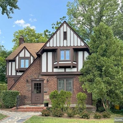 209 Herrick Ave, Teaneck, NJ 07666