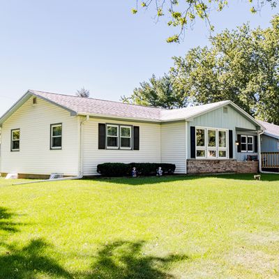 213 E State Rd, North Prairie, WI 53153