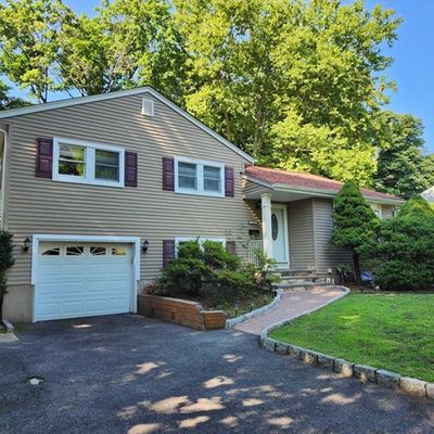 214 Nimitz Rd, Paramus, NJ 07652