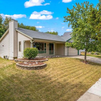 214 Stewart Hill Dr, Waukesha, WI 53188