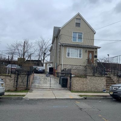 215 Reid St, Elizabeth City, NJ 07201