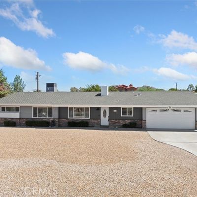 19472 Chippewa Rd, Apple Valley, CA 92307