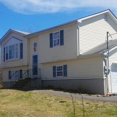 196 Center Dr, Blakeslee, PA 18610