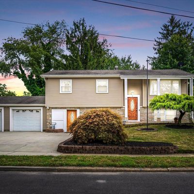 2 Everett Dr, Jackson, NJ 08527