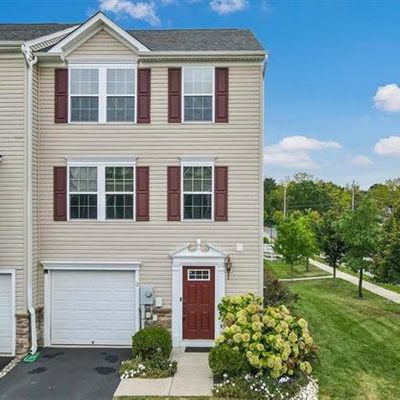 2 Gold Rose Ln, Easton, PA 18045