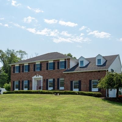 2 Starrett Ct, Sparta, NJ 07871