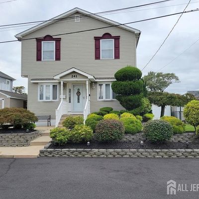 241 Beachwood Ave, South Amboy, NJ 08879