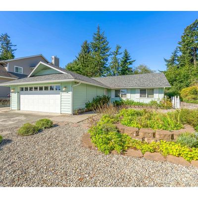 2516 Ash St, North Bend, OR 97459