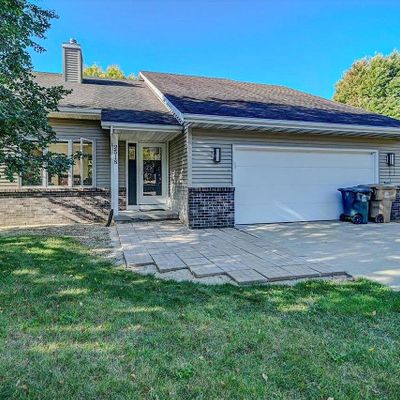 2518 Crest Line Dr, Madison, WI 53704