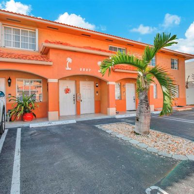 2527 W 76th St, Hialeah, FL 33016