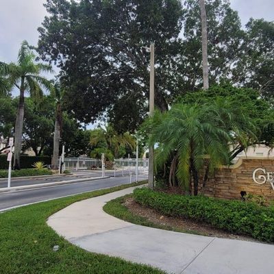 2184 Nw 157 Th Ave, Pembroke Pines, FL 33028