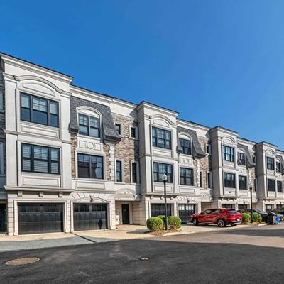 28 Marquis Court #28, Edgewater, NJ 07020