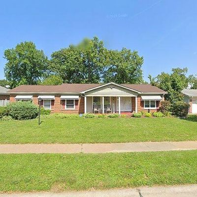 2872 Wintergreen Dr, Florissant, MO 63033