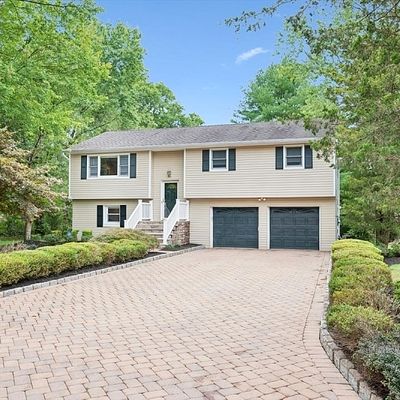 29 Peninsula Rd, Millington, NJ 07946