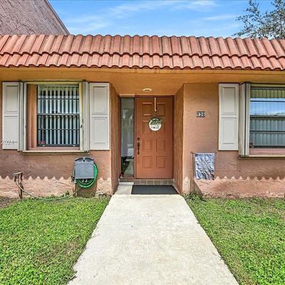 30 Toledo Ct, Davie, FL 33324