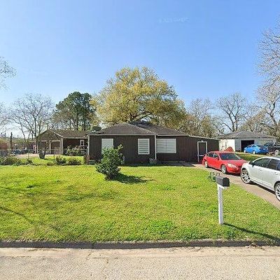 3027 2 Nd Ave N, Texas City, TX 77590