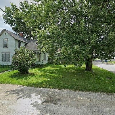 303 E Grove St, Utica, IL 61373