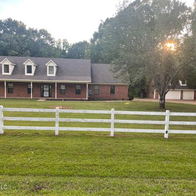 3241 Robertson Rd, Nesbit, MS 38651