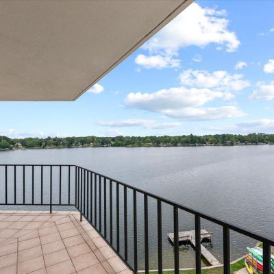 333 N Lake Rd #605, Oconomowoc, WI 53066