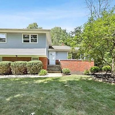 34 Clauss Ave, Paramus, NJ 07652