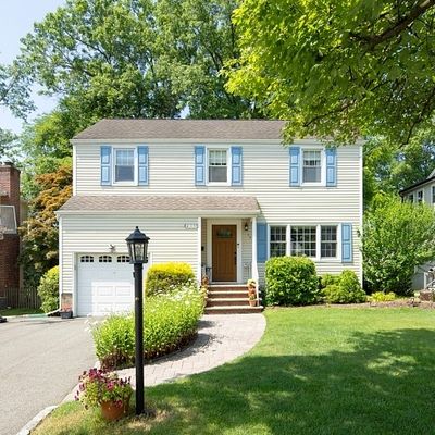 35 Concord Dr, Livingston, NJ 07039