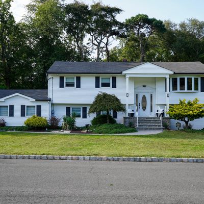 31 Hamilton Ave, Morganville, NJ 07751