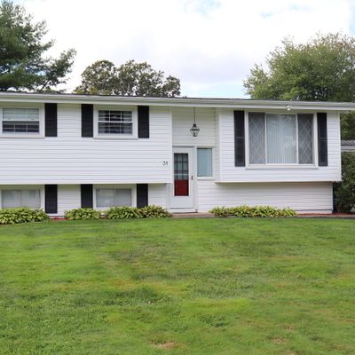 31 Meeting House Ln, Ledyard, CT 06339