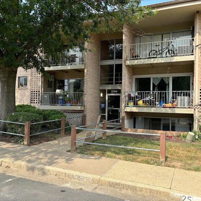 3704 N Rosser St #T2, Alexandria, VA 22311