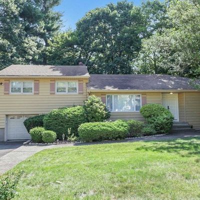 376 Harrison St, Paramus, NJ 07652