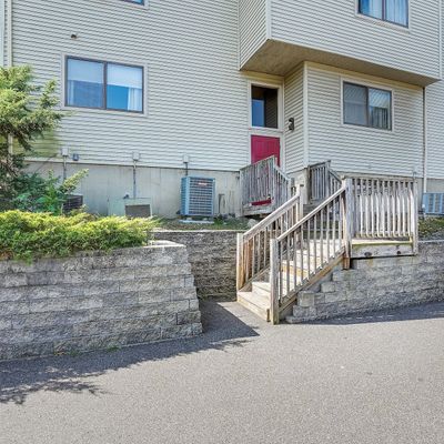 38 Padanaram Ave #6, Danbury, CT 06811