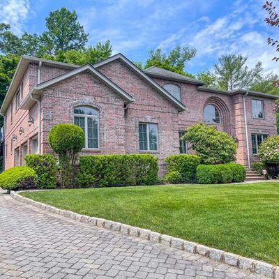 38 Venus Dr, Closter, NJ 07624