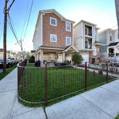 39 Smith St, Elizabeth, NJ 07201