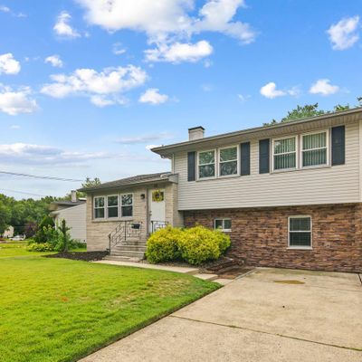 55 Enders Dr, Barrington, NJ 08007