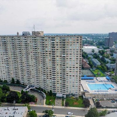 555 North Avenue #22 R, Fort Lee, NJ 07024