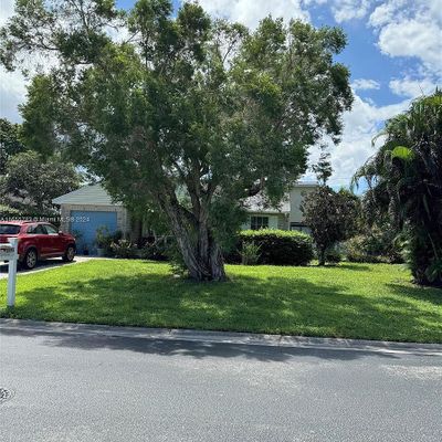 5595 Pebble Brook Ln, Boynton Beach, FL 33472