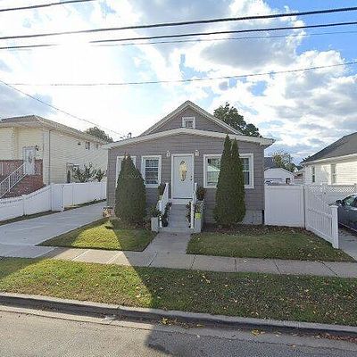 586 Clinton Ave, Uniondale, NY 11553