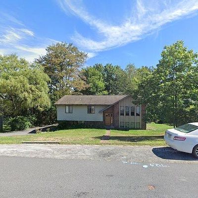 6 Fawnwood Dr, Scranton, PA 18504