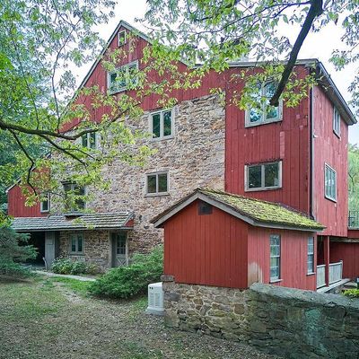 6 Old Mill Ln, New Hope, PA 18938