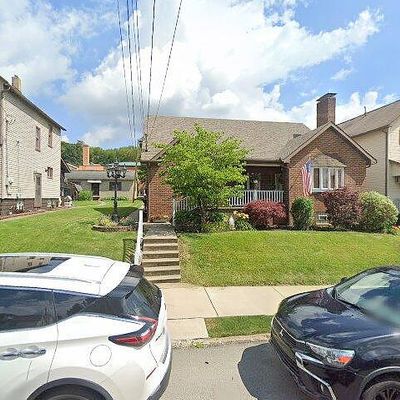 512 Hazel Ave, Ellwood City, PA 16117