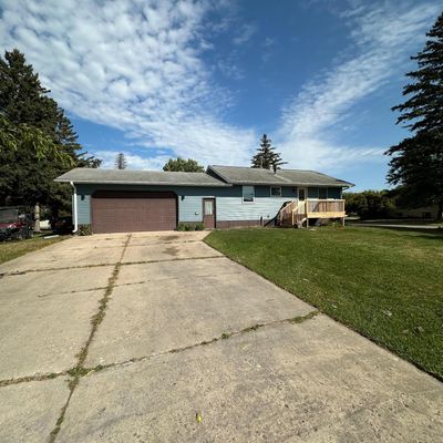 513 Washington St Se, Warroad, MN 56763