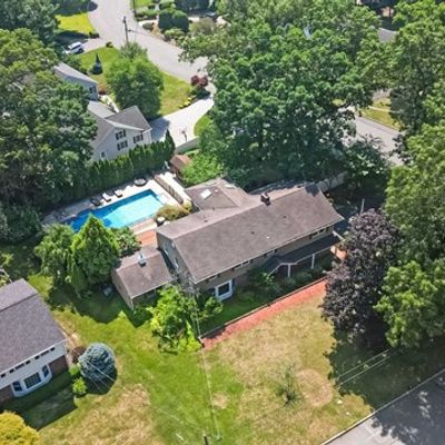 53 Hampshire Rd, Township Of Washington, NJ 07676