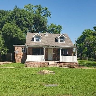 6371 Terrell St, Groves, TX 77619