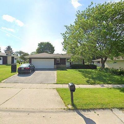 640 E Laverne Dr, Oak Creek, WI 53154