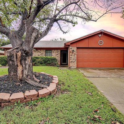 653 Evelyn Ln, Burleson, TX 76028