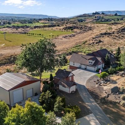 667 Zimmerman Rd, Yakima, WA 98908