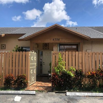 6704 Nw 188 Th Ter, Hialeah, FL 33015