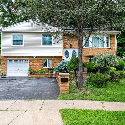 68 Barbara Ct, Iselin, NJ 08830