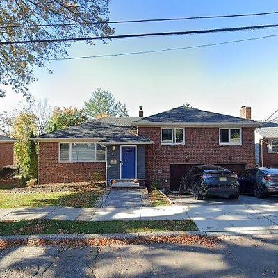 695 Center St, Ridgefield, NJ 07657