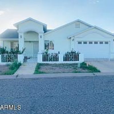 704 N Elizabeth Ave, Douglas, AZ 85607