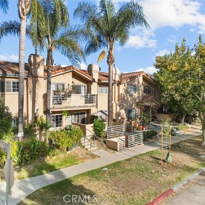 7050 Vassar Avenue, Canoga Park, CA 91303